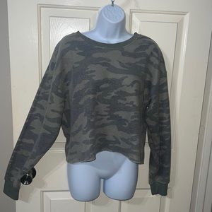 Camo Cropped Sweatshirt